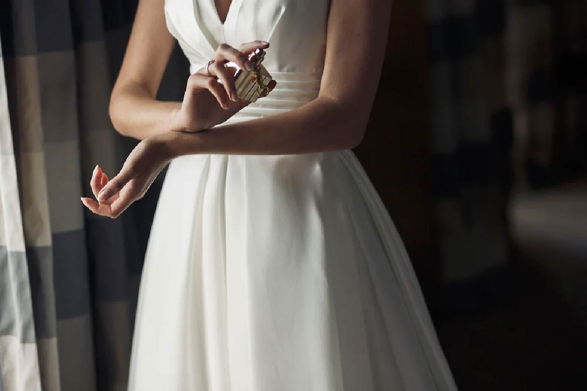 香水をつけたらこすらない